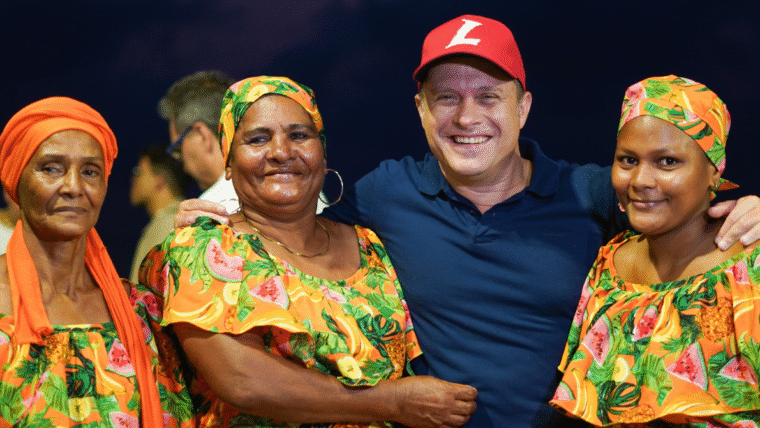 Campaña de Héctor Olimpo Espinosa apoyada por el movimiento Bolívar Caribe Nos Une. Una propuesta por el progreso, la justicia social y el desarrollo del Caribe colombiano.