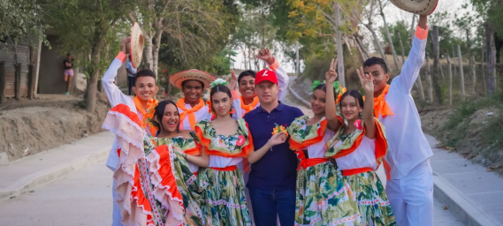 Campaña de Héctor Olimpo Espinosa apoyada por el movimiento Bolívar Caribe Nos Une. Una propuesta por el progreso, la justicia social y el desarrollo del Caribe colombiano.